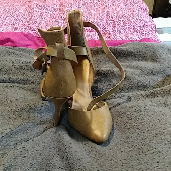 Shoes - Picture 2 of 3